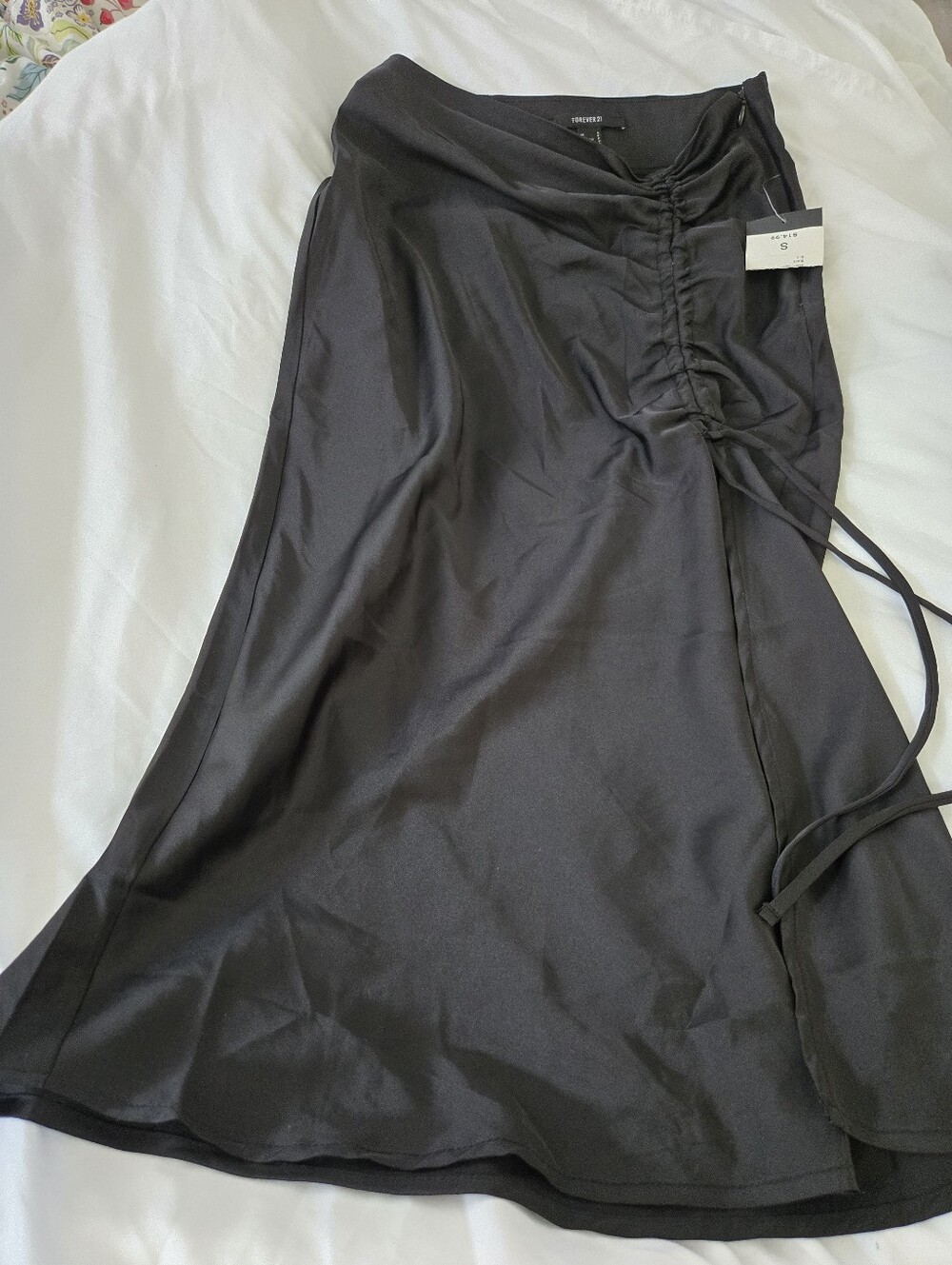 Forever 21 Black Satin Ruched Drawstring Midi Skirt – Size Small – NWT